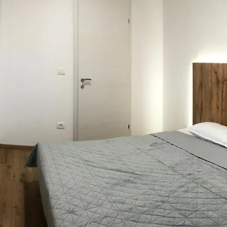 Apartments 5Ka - Modern Comfort 5 Minutes From Highway Velika Loka Exterior photo