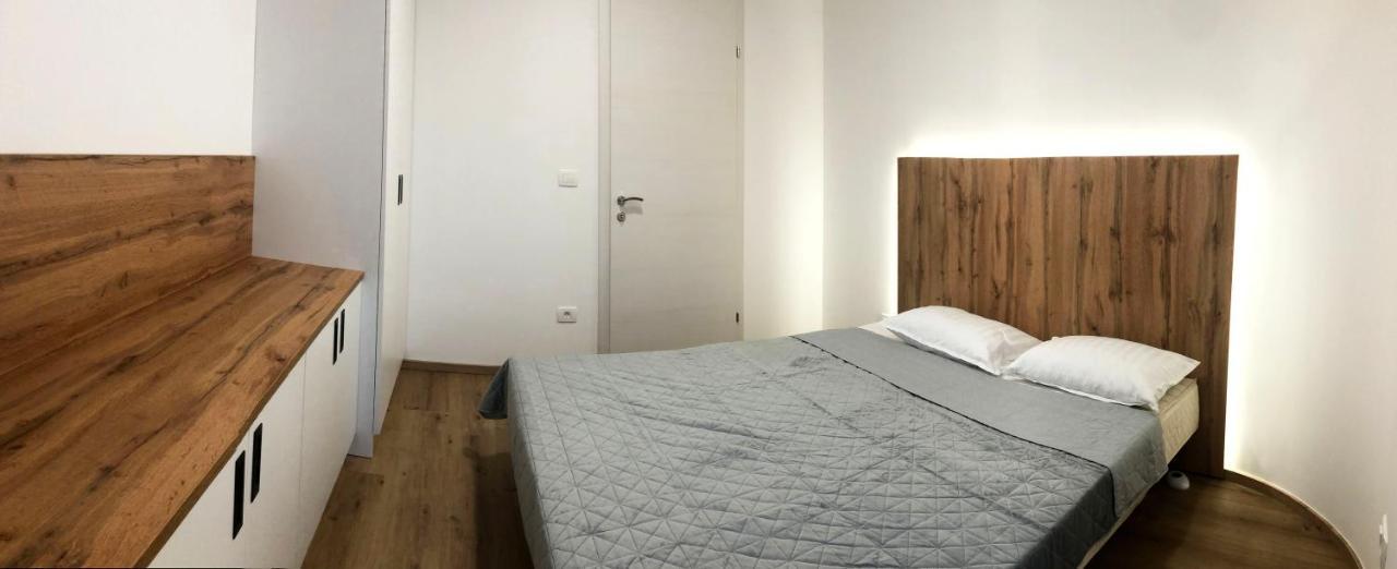 Apartment 5ka - Modern Comfort 5 Minutes From Highway *